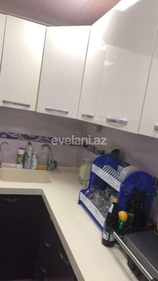 Sale, old building, 3 room, 70 m², Inshaatchilar m.