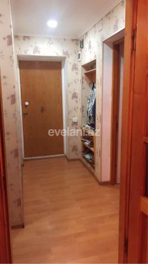 Sale, old building, 3 room, 70 m², Inshaatchilar m.