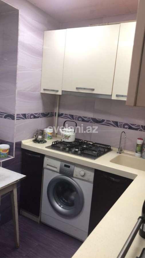 Sale, old building, 3 room, 70 m², Inshaatchilar m.