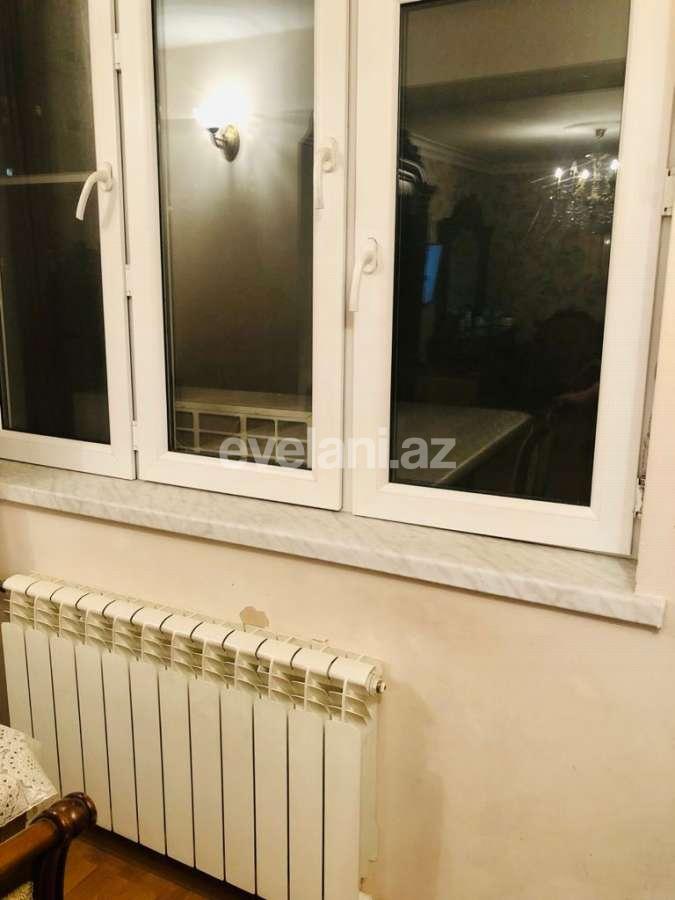 Sale, old building, 3 room, 70 m², Inshaatchilar m.