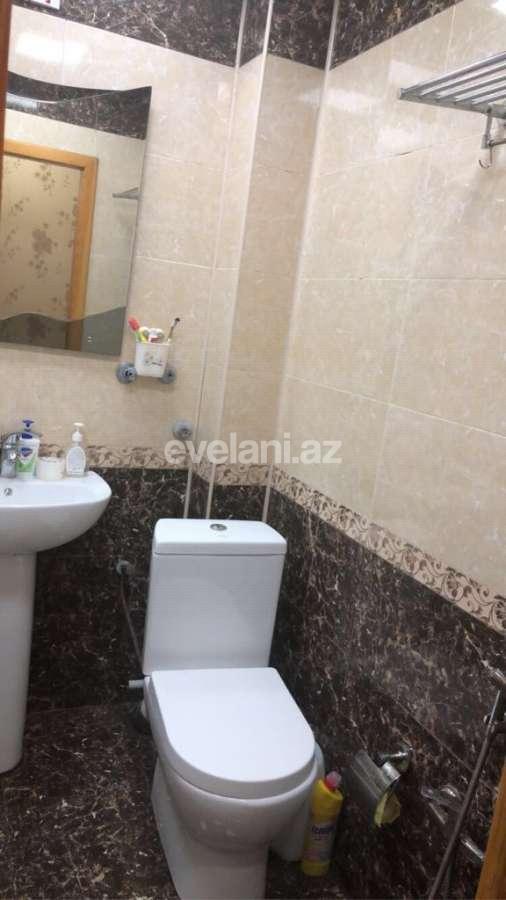 Sale, old building, 3 room, 70 m², Inshaatchilar m.