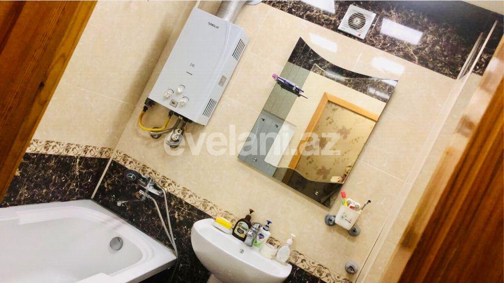 Sale, old building, 3 room, 70 m², Inshaatchilar m.