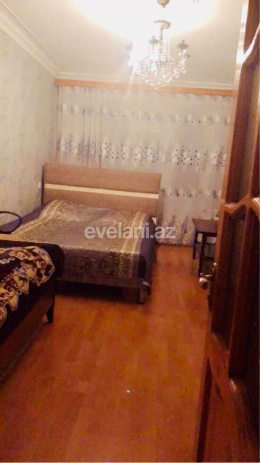 Sale, old building, 3 room, 70 m², Inshaatchilar m.