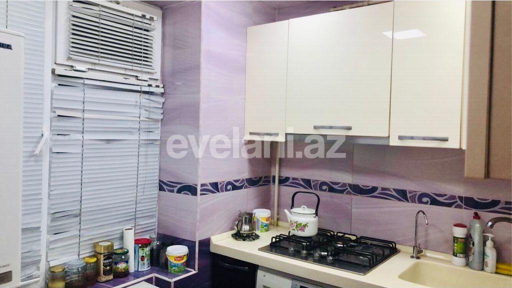 Sale, old building, 3 room, 70 m², Inshaatchilar m.