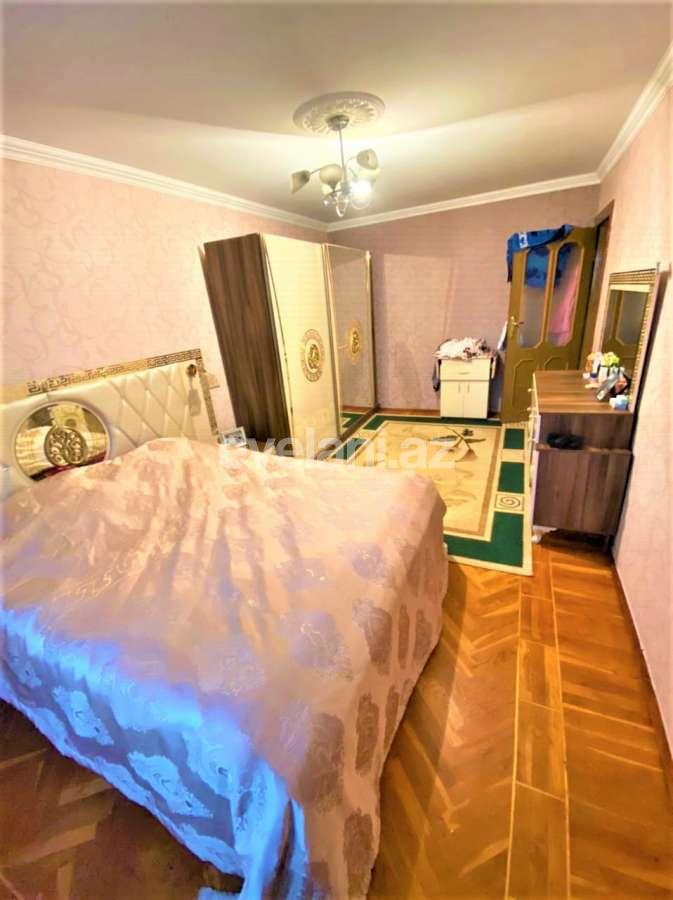 Sale, old building, 3 room, 70 m², Khalglar Doslugu m.