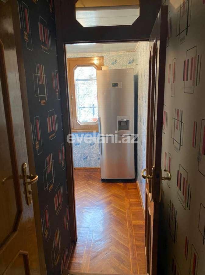 Sale, old building, 3 room, 70 m², Khalglar Doslugu m.