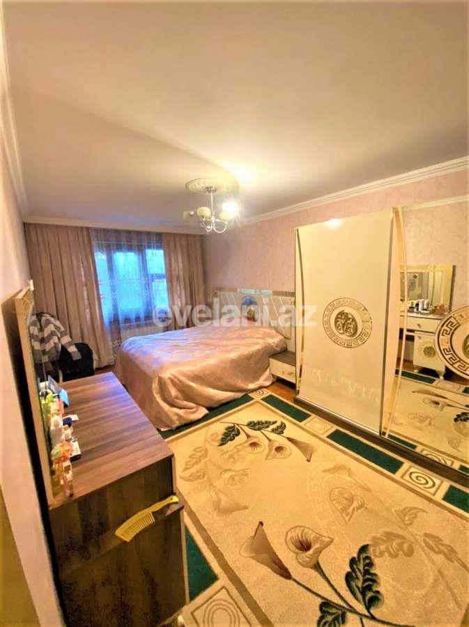 Sale, old building, 3 room, 70 m², Khalglar Doslugu m.