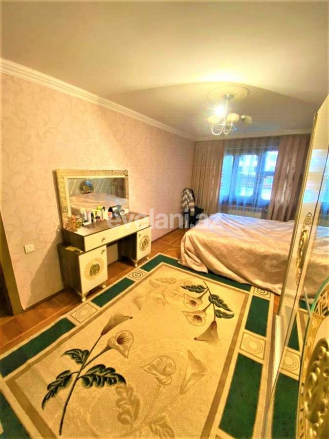 Sale, old building, 3 room, 70 m², Khalglar Doslugu m.