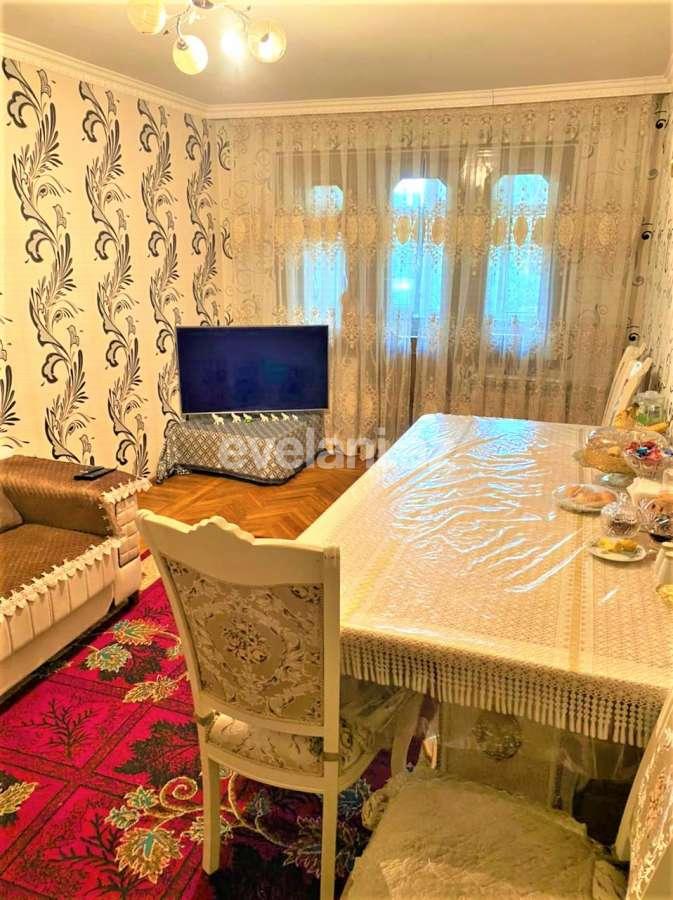 Sale, old building, 3 room, 70 m², Khalglar Doslugu m.