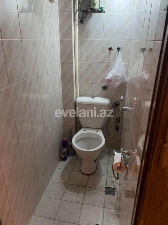 Sale, old building, 3 room, 70 m², Khalglar Doslugu m.