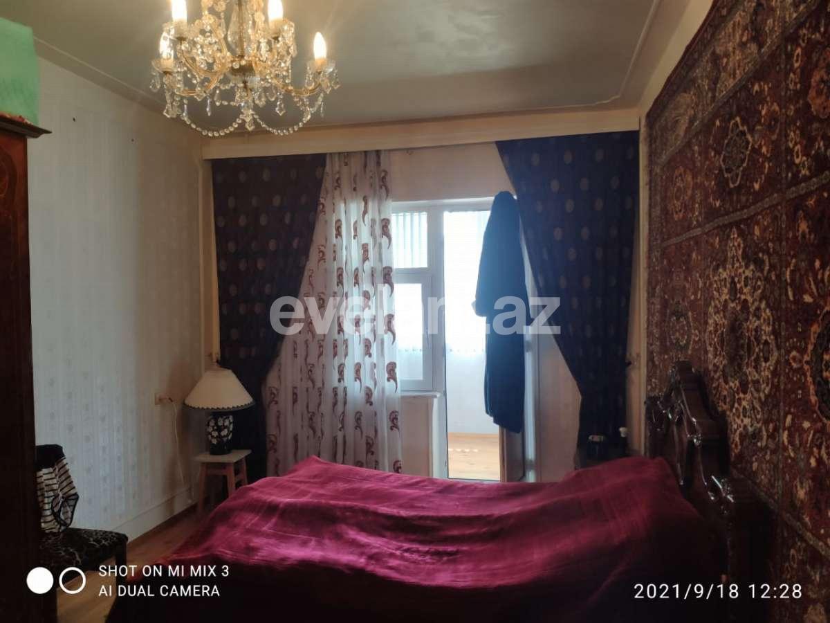 Sale, old building, 3 room, 100 m², 8 November m.