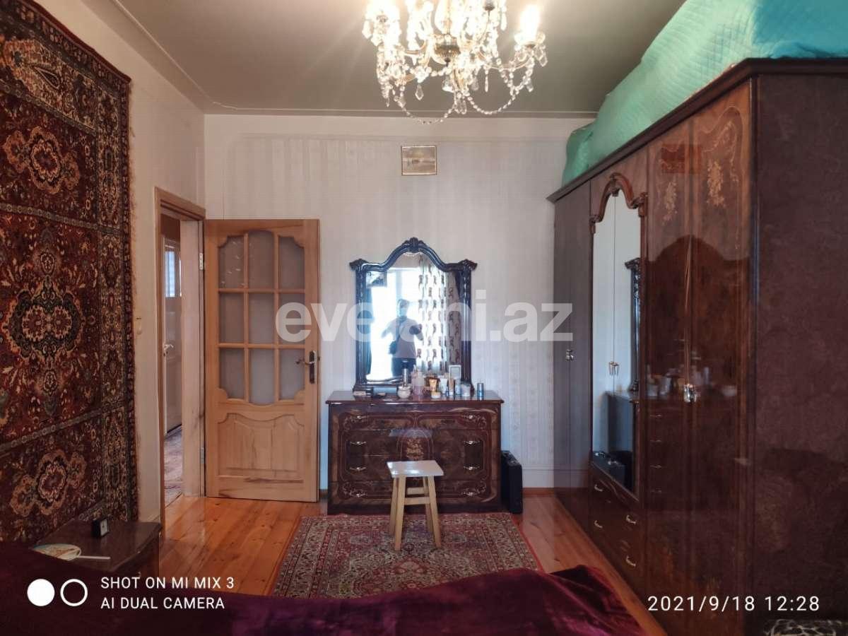 Sale, old building, 3 room, 100 m², 8 November m.