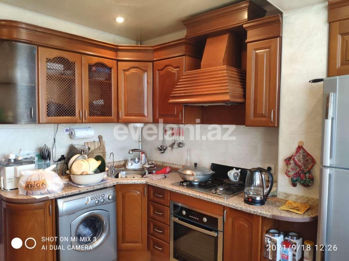 Sale, old building, 3 room, 100 m², 8 November m.