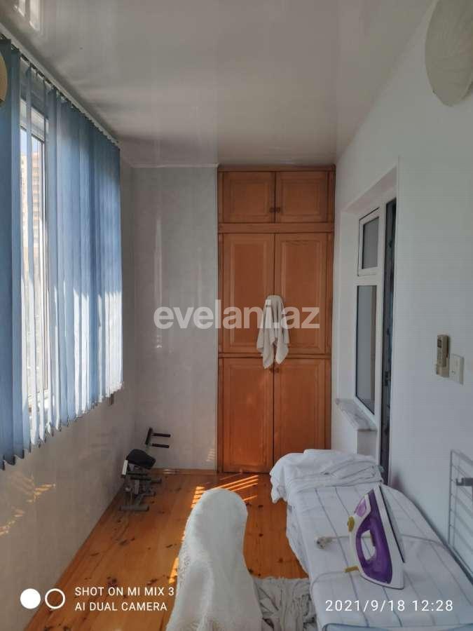 Sale, old building, 3 room, 100 m², 8 November m.