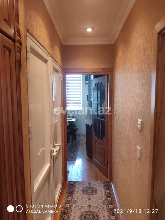 Sale, old building, 3 room, 100 m², 8 November m.