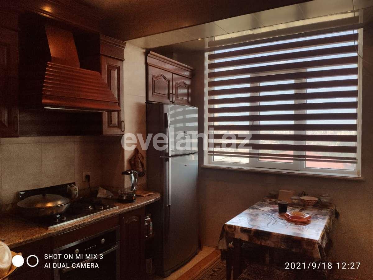 Sale, old building, 3 room, 100 m², 8 November m.