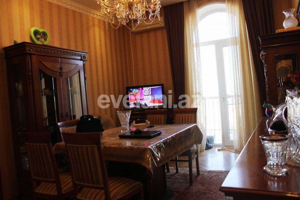 Sale, old building, 2 room, 60 m², Sabail r.