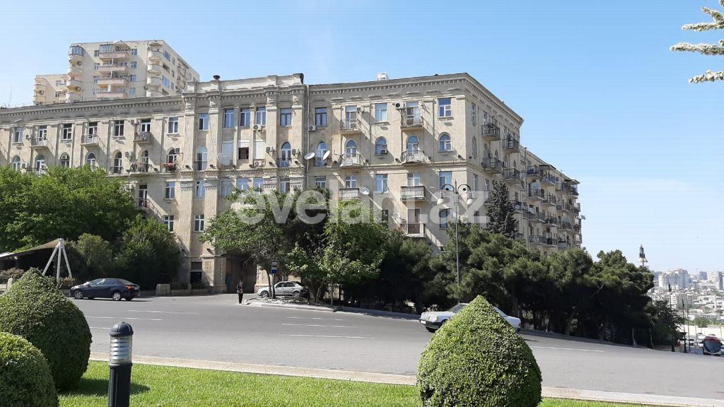 Sale, old building, 2 room, 60 m², Sabail r.