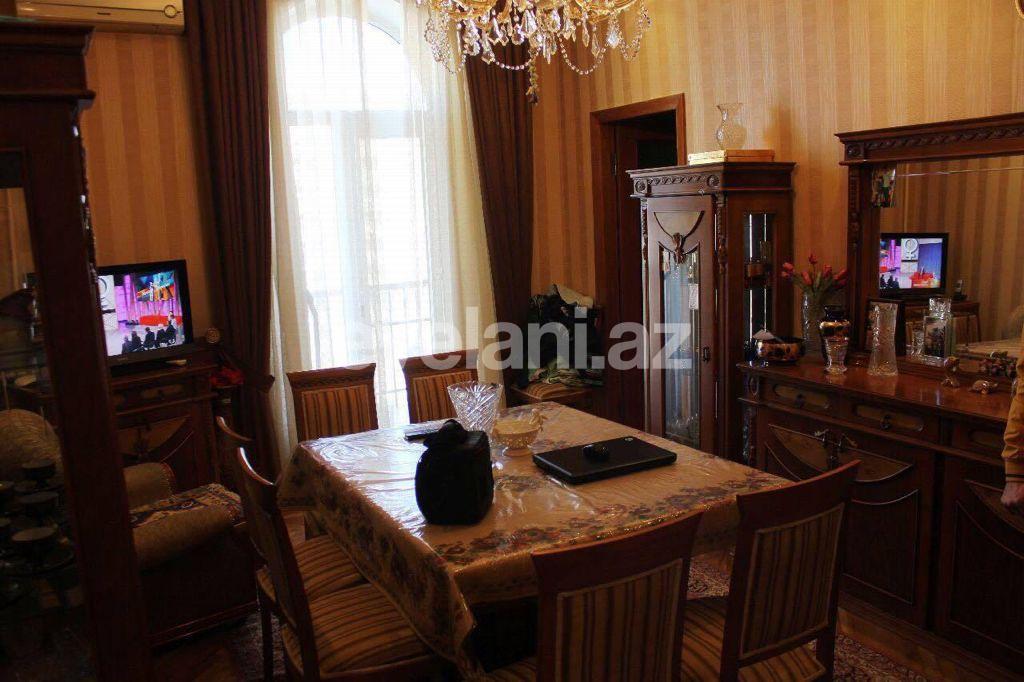 Sale, old building, 2 room, 60 m², Sabail r.