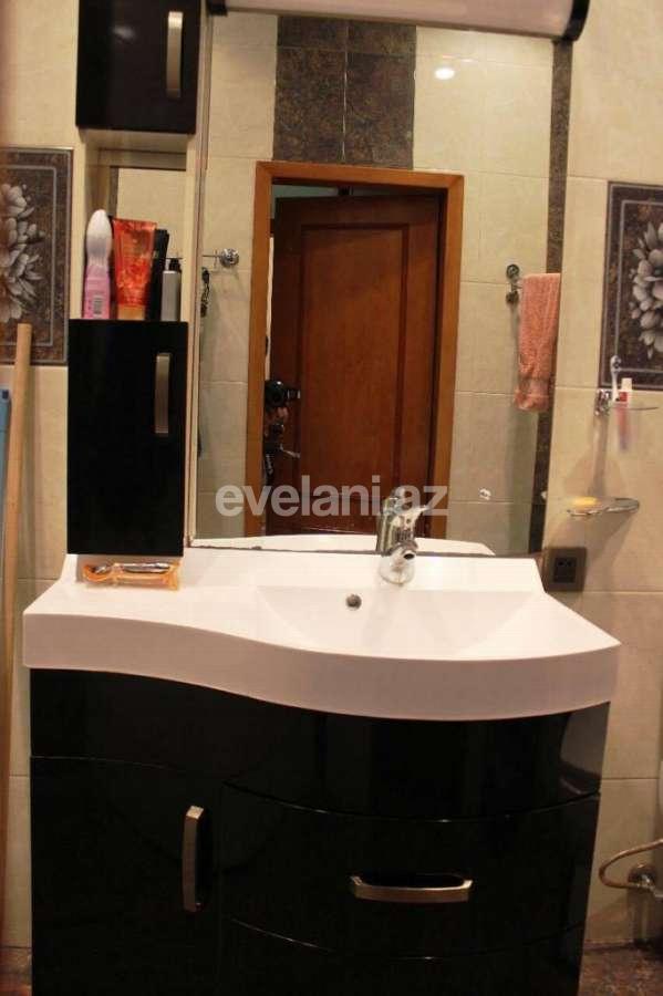 Sale, old building, 2 room, 60 m², Sabail r.