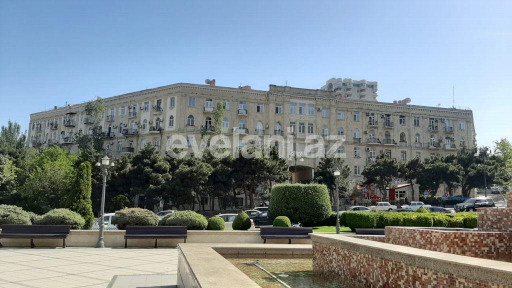 Sale, old building, 2 room, 60 m², Sabail r.