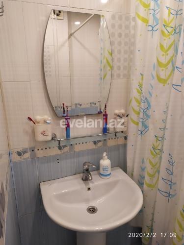 Satılır, köhnə tikili, 3 otaqlı, 80 m², Xalqlar Dostluğu m.