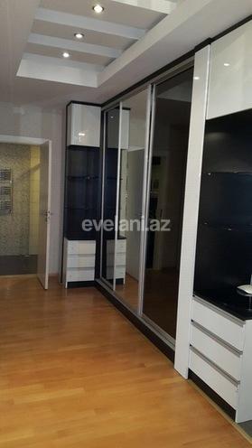 Satılır, yeni tikili, 2 otaqlı, 90 m², İnşaatçılar m.