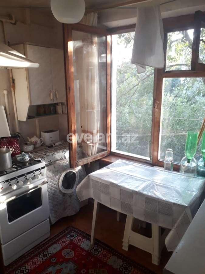 Satılır, köhnə tikili, 3 otaqlı, 70 m², Elmlər Akademiyası m.