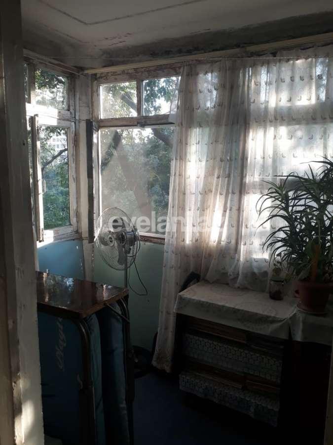 Satılır, köhnə tikili, 3 otaqlı, 70 m², Elmlər Akademiyası m.