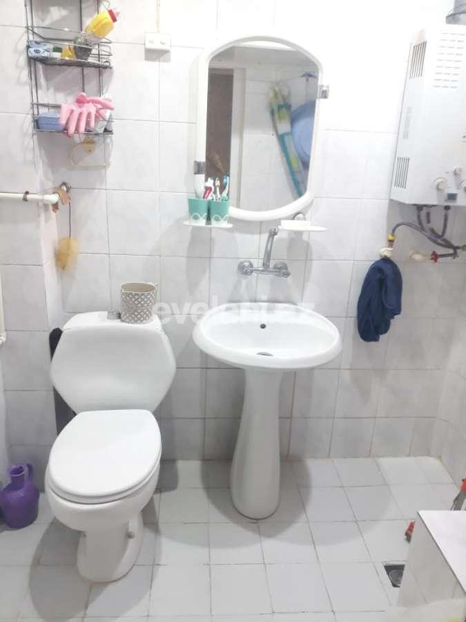 Satılır, köhnə tikili, 3 otaqlı, 70 m², Elmlər Akademiyası m.