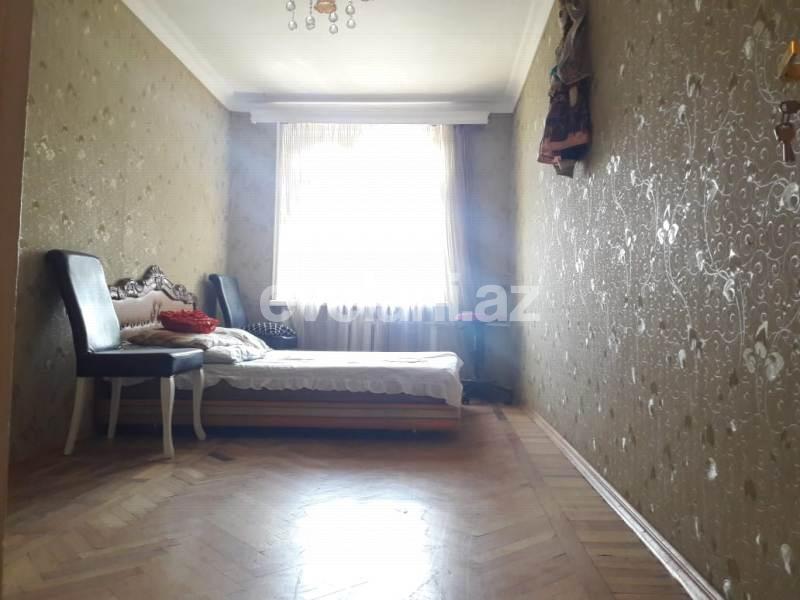 Sale, old building, 3 room, 70 m², Elmlar Akademiyası m.