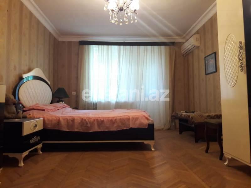 Sale, old building, 3 room, 70 m², Elmlar Akademiyası m.