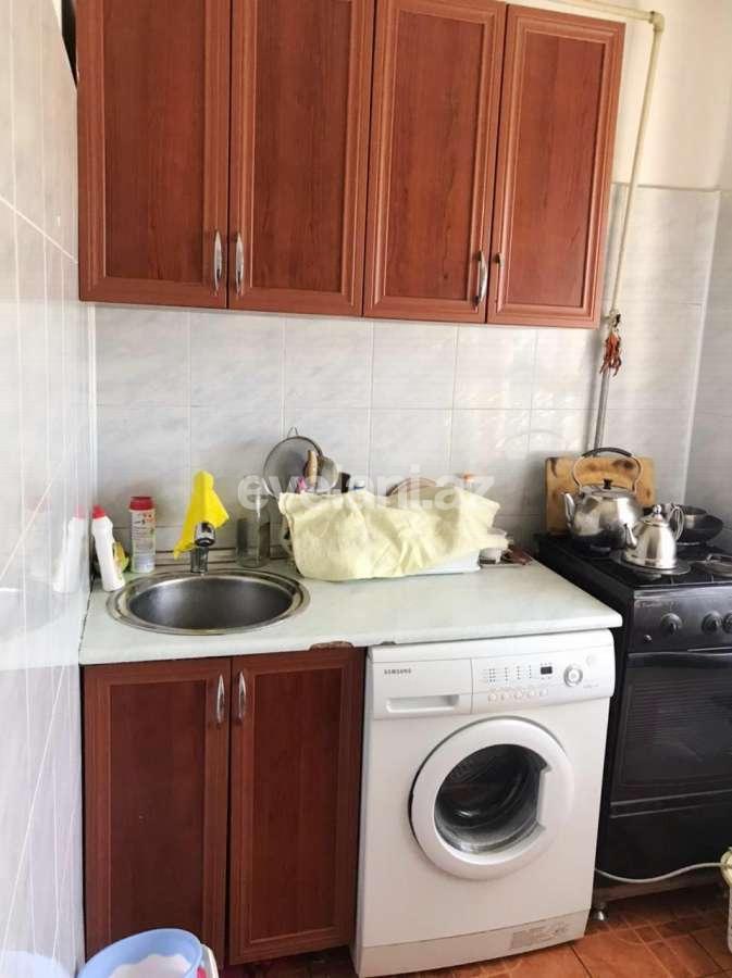 Sale, old building, 2 room, 70 m², Khalglar Doslugu m.