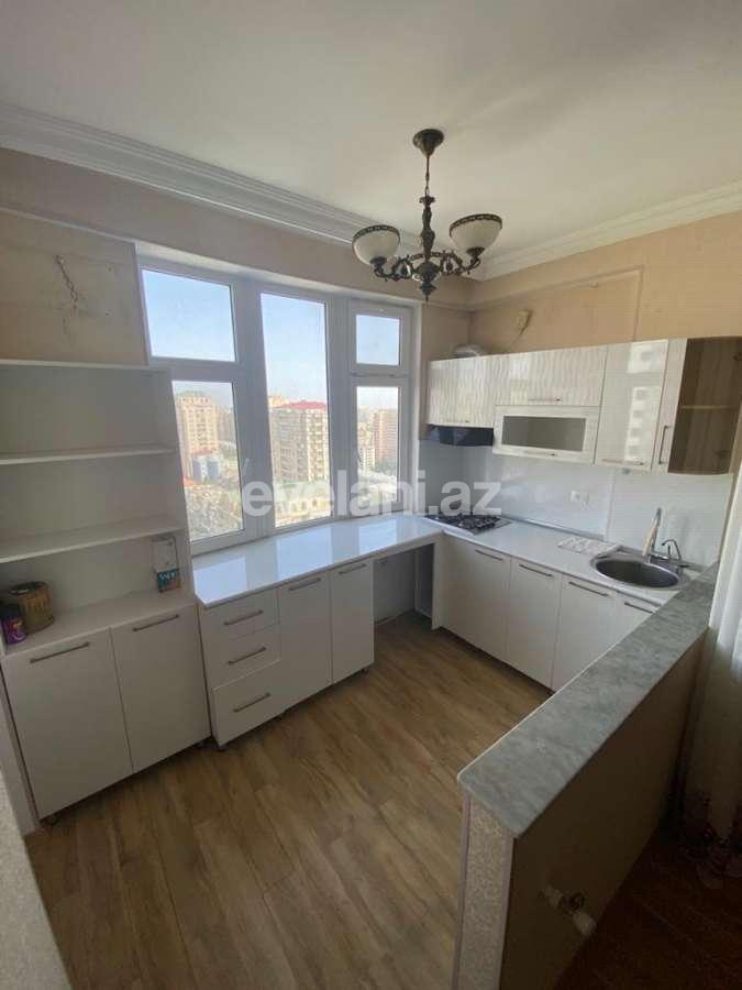 Satılır, yeni tikili, 2 otaqlı, 60 m², İnşaatçılar m.
