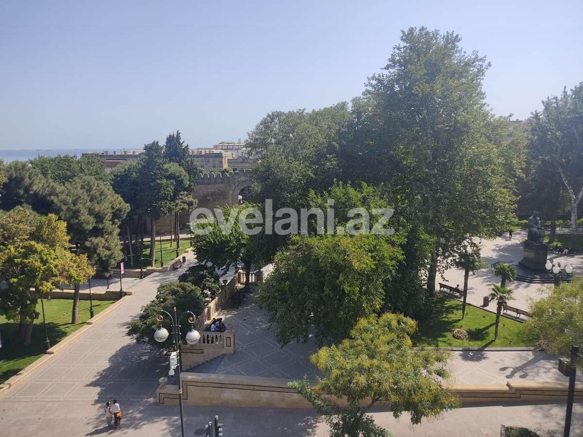 Satılır, köhnə tikili, 3 otaqlı, 70 m², İçəri Şəhər m.