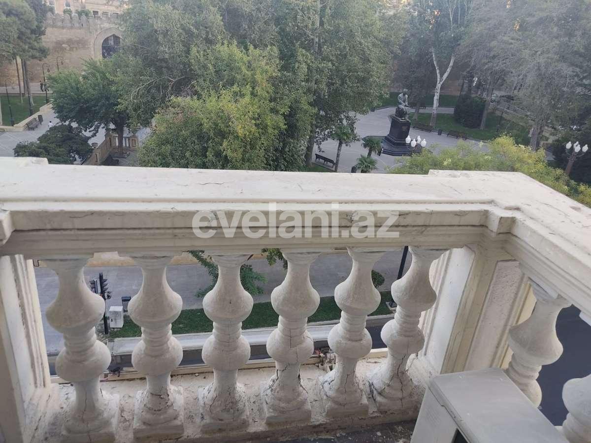 Satılır, köhnə tikili, 3 otaqlı, 70 m², İçəri Şəhər m.