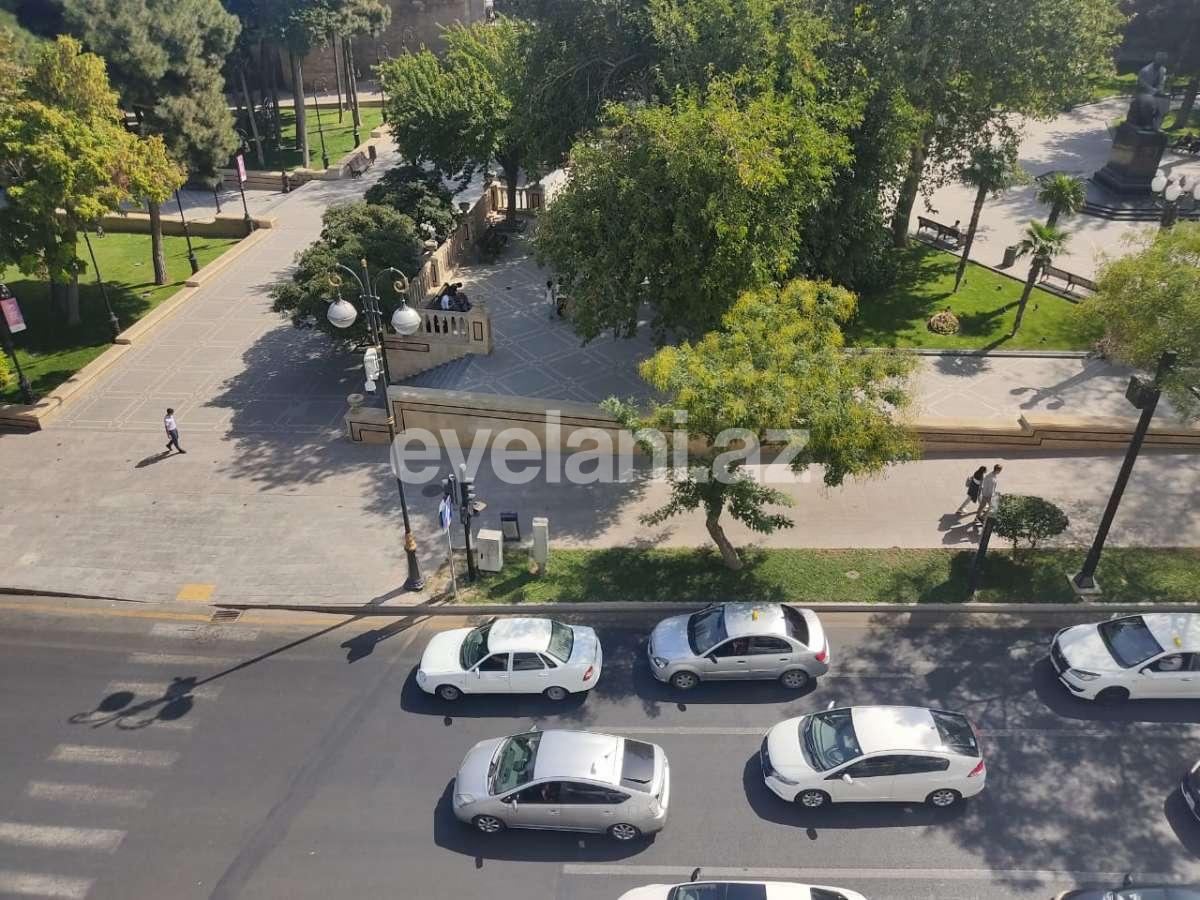 Satılır, köhnə tikili, 3 otaqlı, 70 m², İçəri Şəhər m.