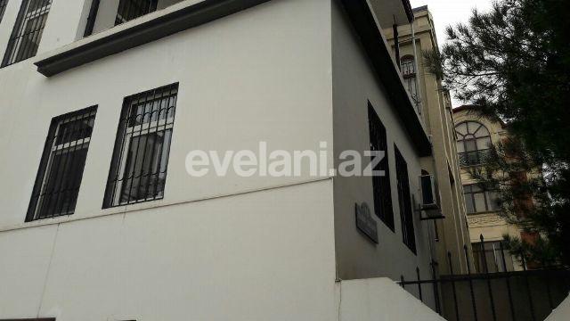 Satılır, villa, 5 otaqlı, 250 m², Elmlər Akademiyası m.