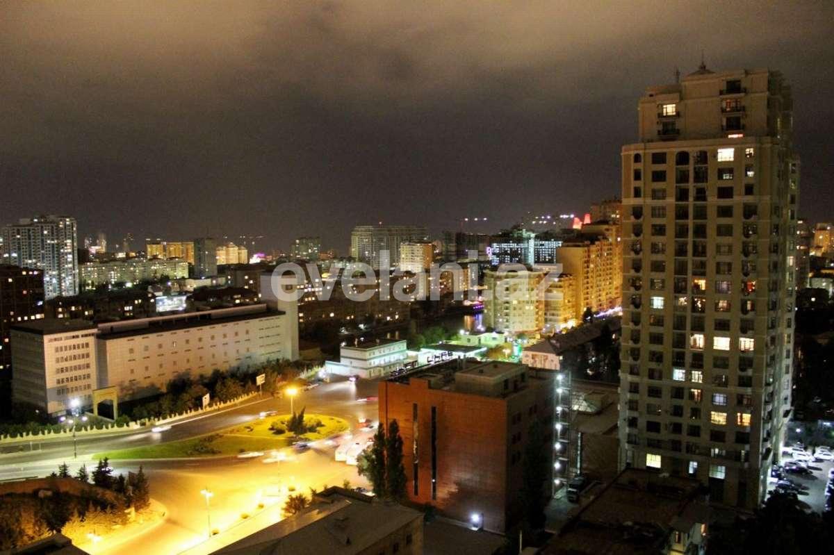 Satılır, yeni tikili, 3 otaqlı, 139 m², İnşaatçılar m.