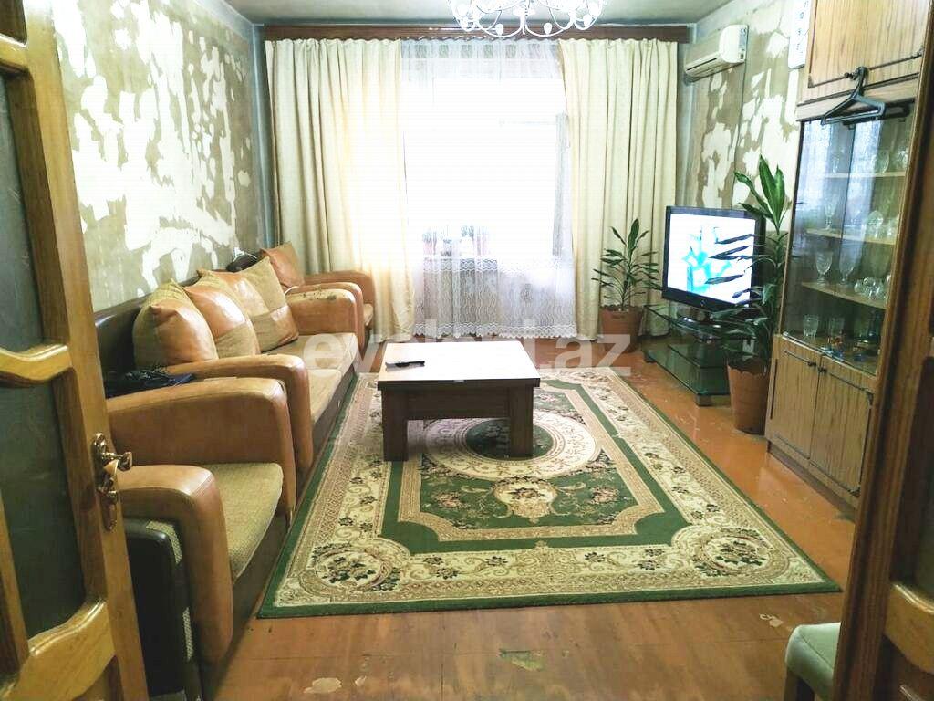 Sale, old building, 2 room, 60 m², Khalglar Doslugu m.