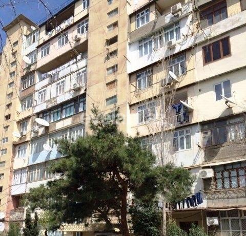 Sale, old building, 2 room, 60 m², Khalglar Doslugu m.