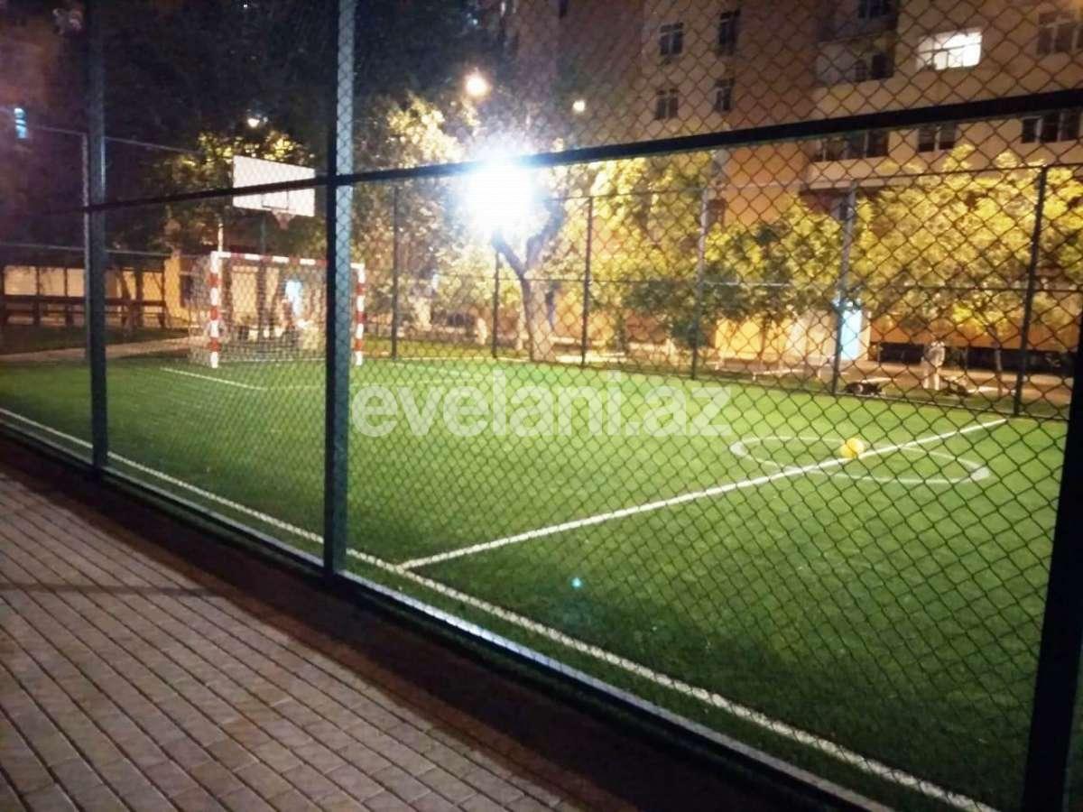 Satılır, köhnə tikili, 2 otaqlı, 60 m², Xalqlar Dostluğu m.