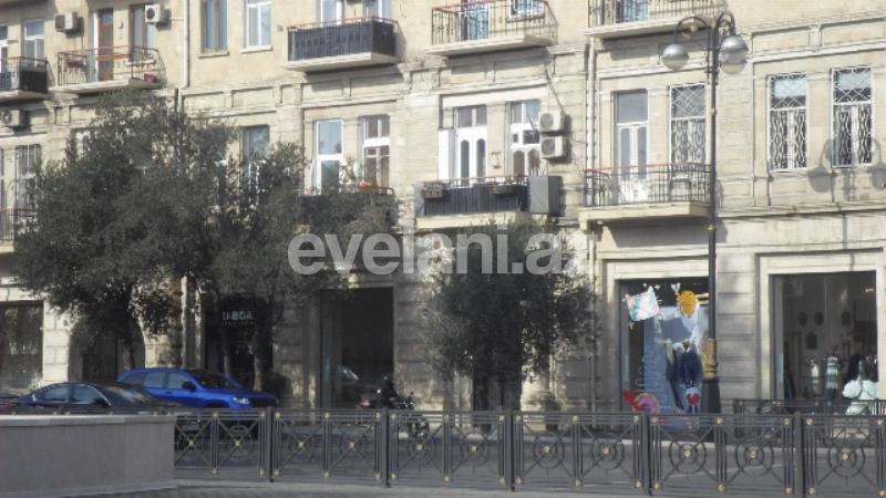 Satılır, köhnə tikili, 4 otaqlı, 100 m², Səbail r.