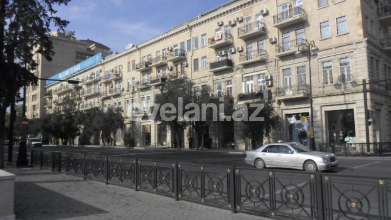 Satılır, köhnə tikili, 4 otaqlı, 100 m², Səbail r.