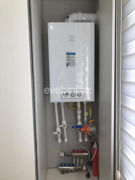 Sale, old building, 2 room, 70 m², Inshaatchilar m.