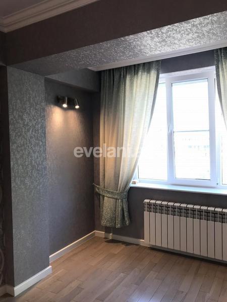 Sale, old building, 2 room, 70 m², Inshaatchilar m.