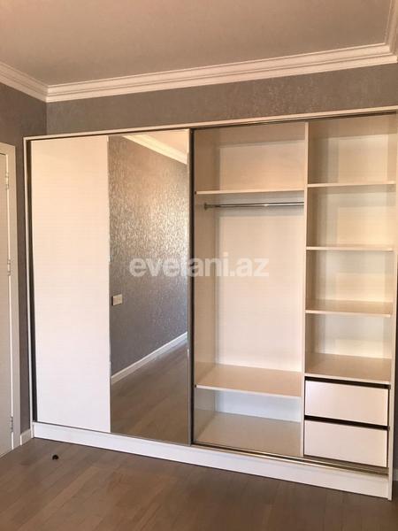 Sale, old building, 2 room, 70 m², Inshaatchilar m.