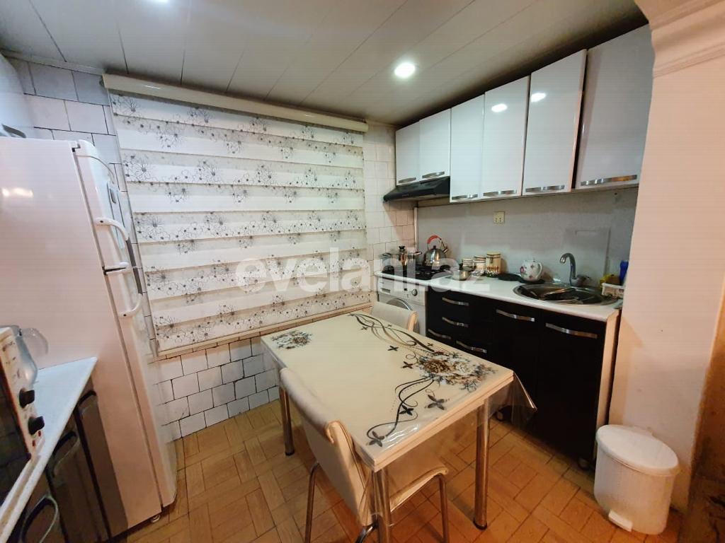 Satılır, köhnə tikili, 3 otaqlı, 50 m², Neftçilər m.