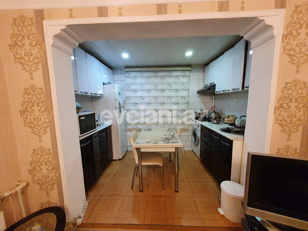 Satılır, köhnə tikili, 3 otaqlı, 50 m², Neftçilər m.