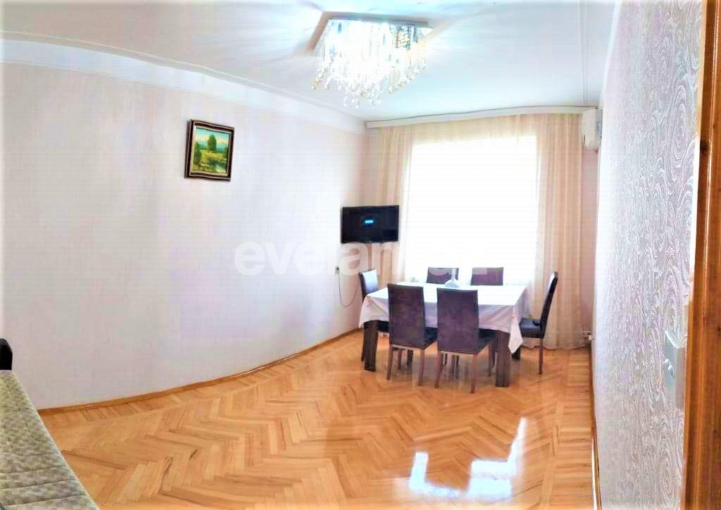 Satılır, köhnə tikili, 3 otaqlı, 80 m², Xalqlar Dostluğu m.